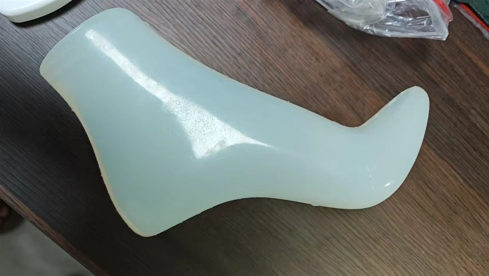 Flytande silikongummi